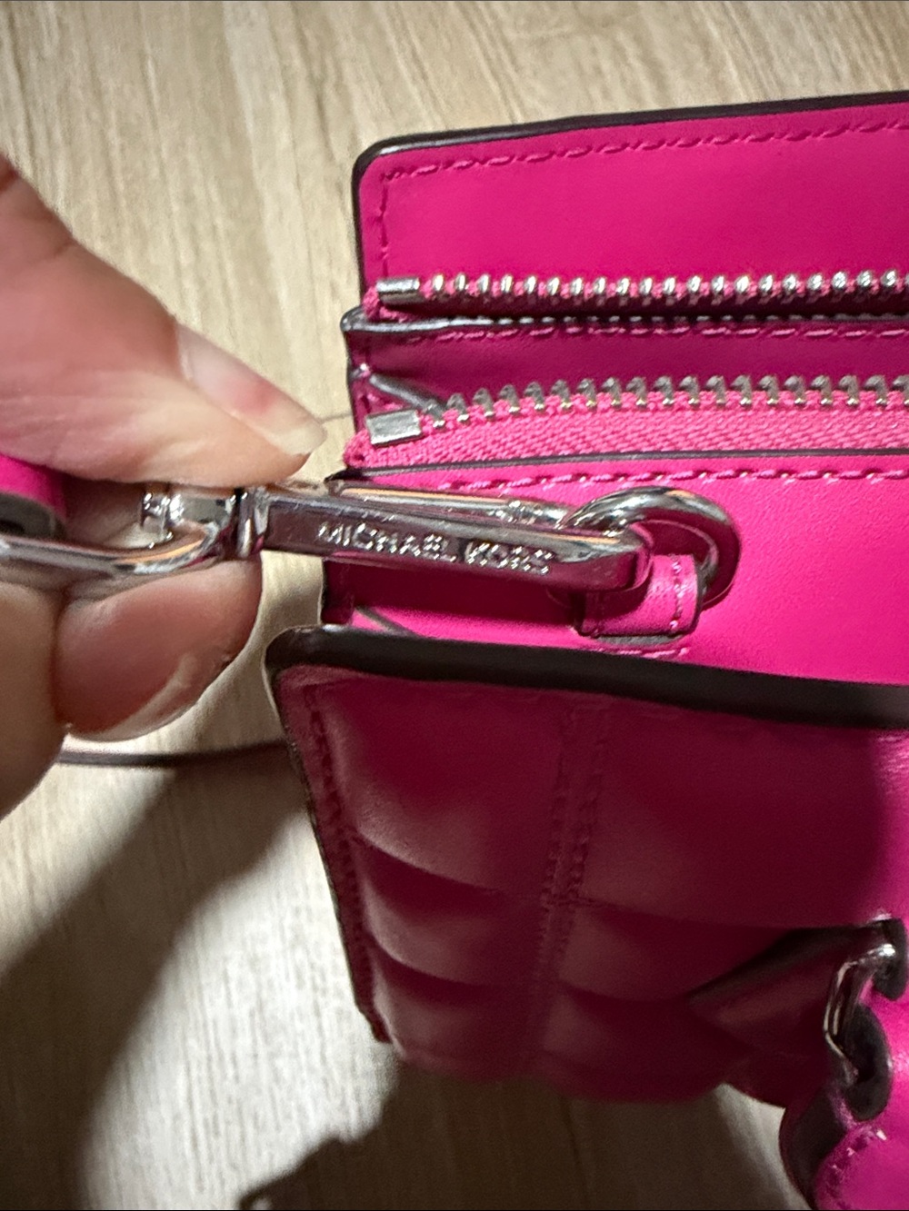 Michael Kors Sheila Dragonfruit Satchel NWT - Picture 15 of 16